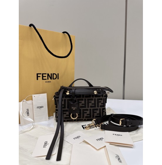 FENDI 펜디 바게트백 미니  숄더백 8665s